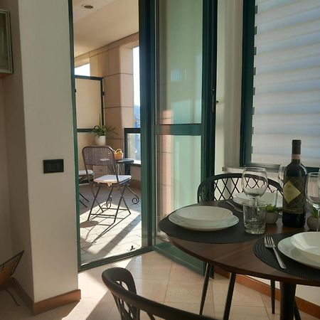 Apartamento Bilocale Con Terrazzo E Box Auto Su Richiesta Como Exterior foto