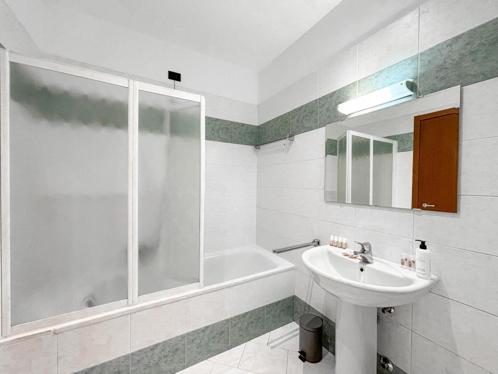 Apartamento Bilocale Con Terrazzo E Box Auto Su Richiesta Como Exterior foto