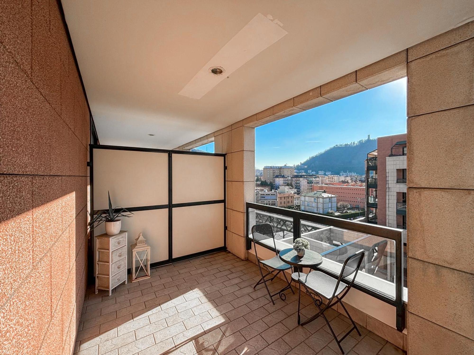 Apartamento Bilocale Con Terrazzo E Box Auto Su Richiesta Como Exterior foto