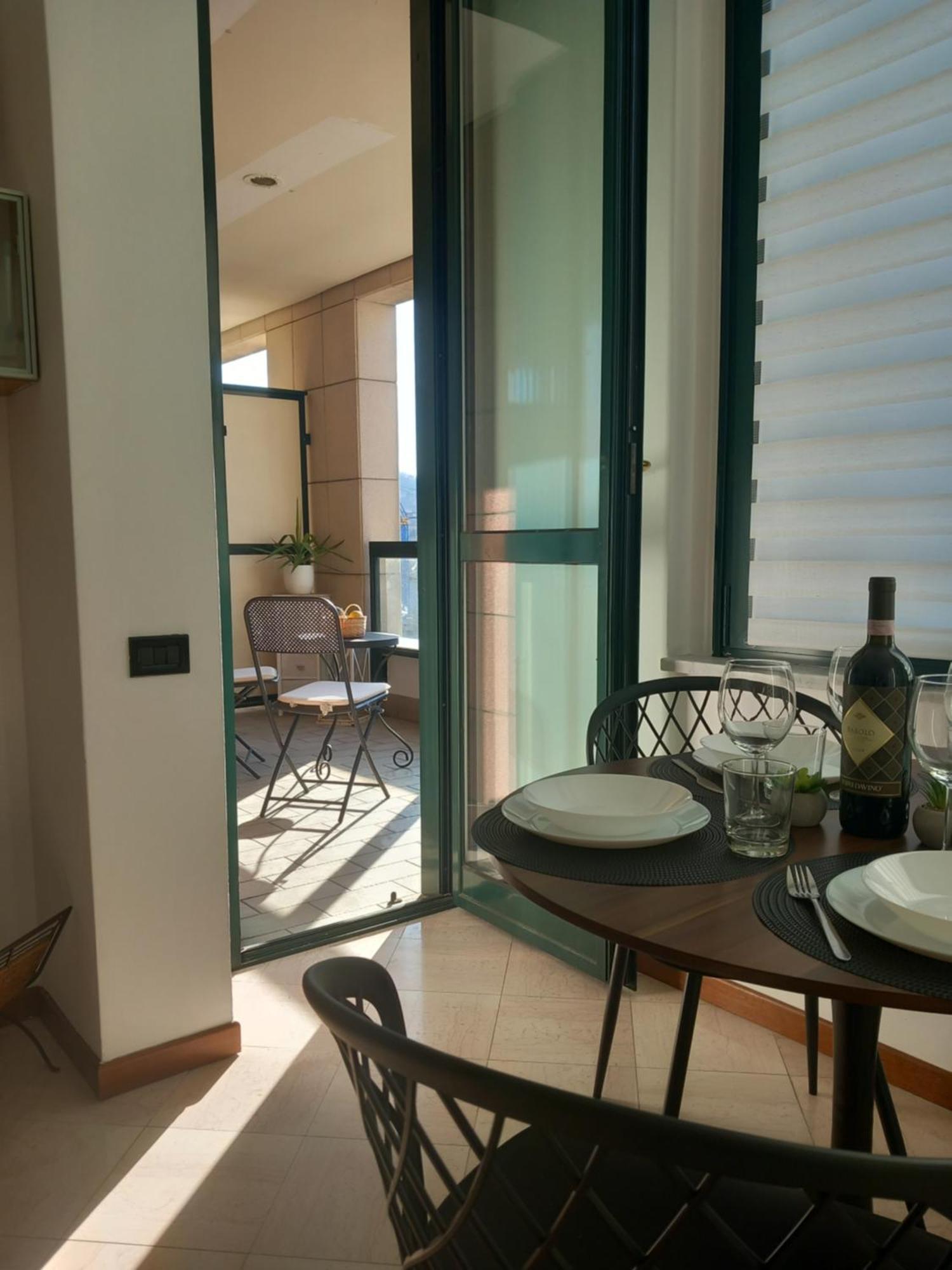 Apartamento Bilocale Con Terrazzo E Box Auto Su Richiesta Como Exterior foto
