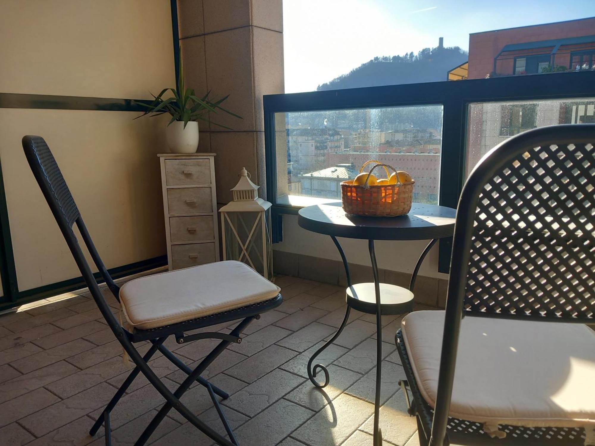 Apartamento Bilocale Con Terrazzo E Box Auto Su Richiesta Como Exterior foto